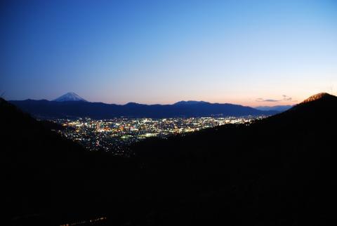 和田峠（見晴らし台）の夜景の写真