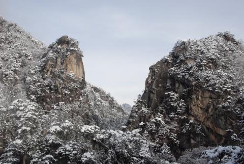 雪の覚円峰