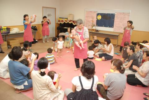 写真：子育てサークル活動風景（4）