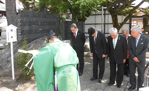 5月2日 甲府商工会議所「献木祭」の写真1