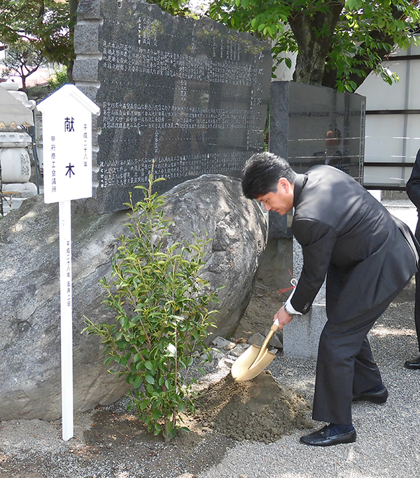 5月2日 甲府商工会議所「献木祭」の写真2