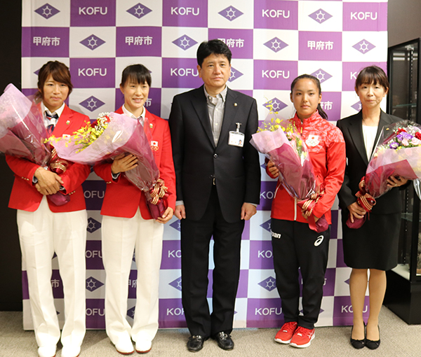 7月4日 リオデジャネイロ五輪・女子ホッケー日本代表選出に伴う表敬訪問の写真1