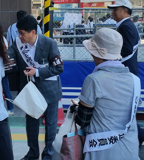 7月5日 第66回 「社会を明るくする運動」駅頭広報活動の写真2