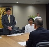 9月28日 甲府市リニア活用策検討委員会からの提言書の受領の写真2