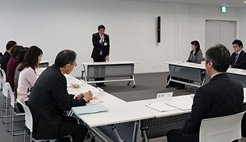 12月19日 甲府市消費者安全確保地域協議会 委員委嘱状交付式の写真