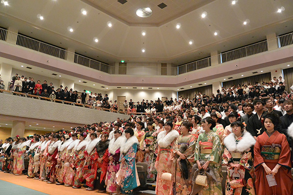 1月8日 平成29年 甲府市「成人の日のつどい」の写真2