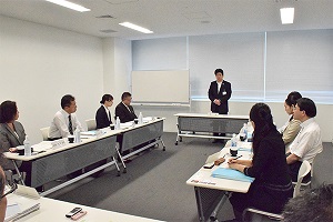 6月22日 甲府市行政評価外部評価委員会 委員委嘱状交付式の写真1