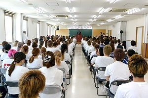 7月10日 第31回山梨県美容技術選手権大会 開会式の写真2