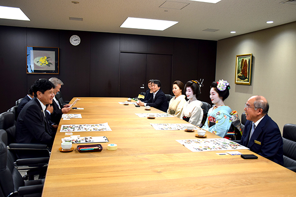 9月13日 京都府物産協会副会長ほか市長表敬訪問の写真1