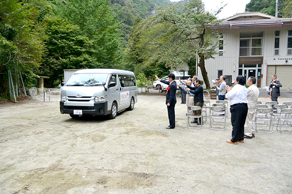 10月2日 宮本・能泉地区買物・通院等送迎事業出発式の写真2