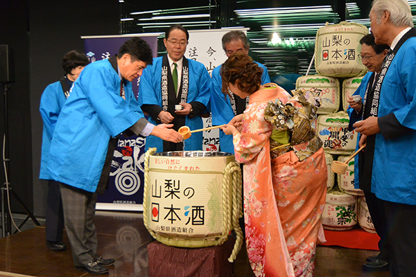 10月6日 「山梨の日本酒で乾杯」の写真1