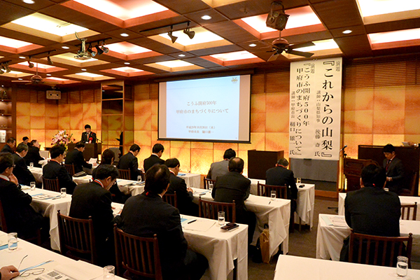 10月26日 山梨経済同友会 通常総会 第2部基調講演会の写真2