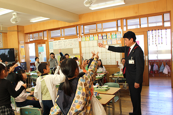 10月30日 学校訪問の写真1