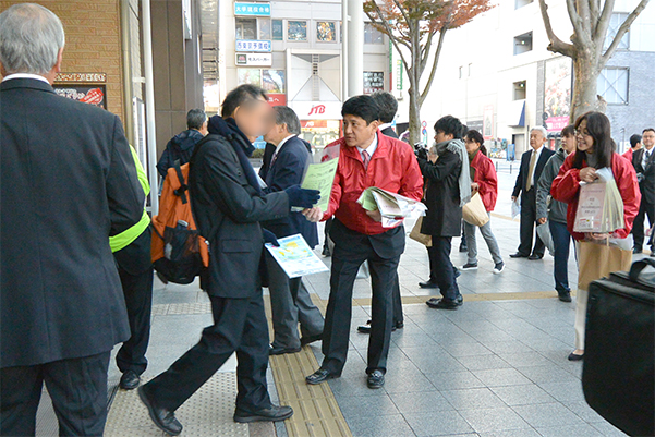 11月13日 「女性に対する暴力をなくす運動」週間の写真1