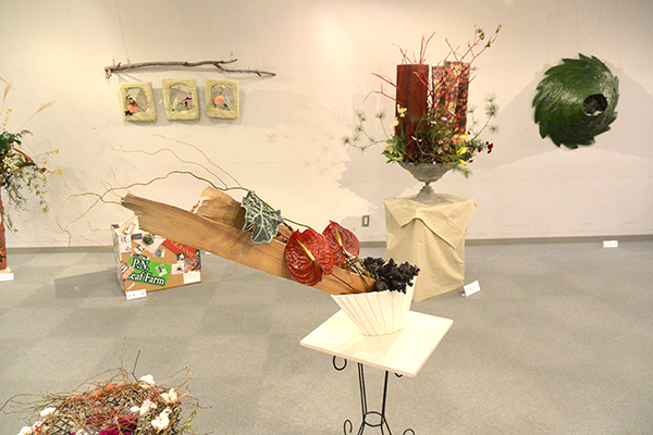11月19日 第17回やまなし県民文化祭フラワーデザイン部門展示会の写真2