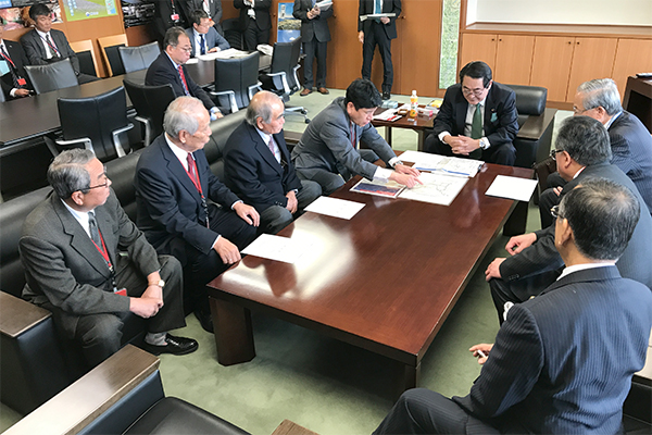 11月20日 新山梨環状道路北部区間の早期事業化に関する要望活動の写真4