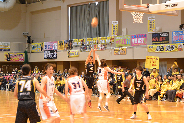 12月3日 Wリーグ 山梨クィーンビーズ2連勝！の写真1