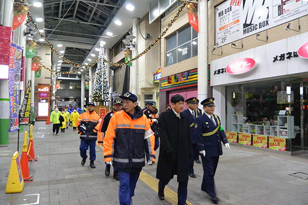 12月13日 「防火・防犯診断」・「甲府市中心街合同パトロール」出発式の写真2