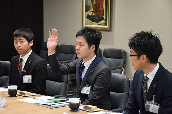 12月26日 職員の政策形成実務演習「市長とのオフサイトミーティング」の写真2