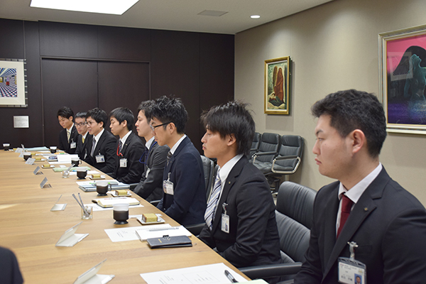 12月26日 職員の政策形成実務演習「市長とのオフサイトミーティング」の写真4