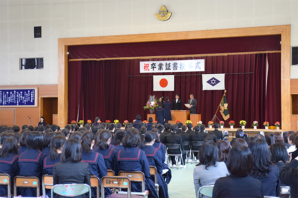 3月13日 甲府市立中学校卒業証書授与式の写真1