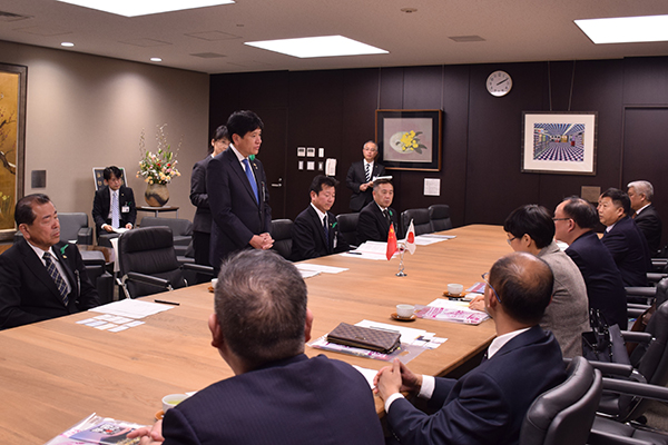 重慶市万州区人民対外友好協会の皆様が甲府市にお越しくださいましたの写真2