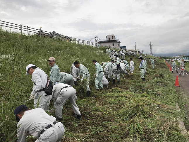 令和元年度川に親しみ水辺にふれあう運動推進月間荒川河川清掃の写真2