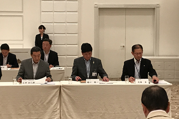 平成30年度第1回やまなし地方創生会議の写真2