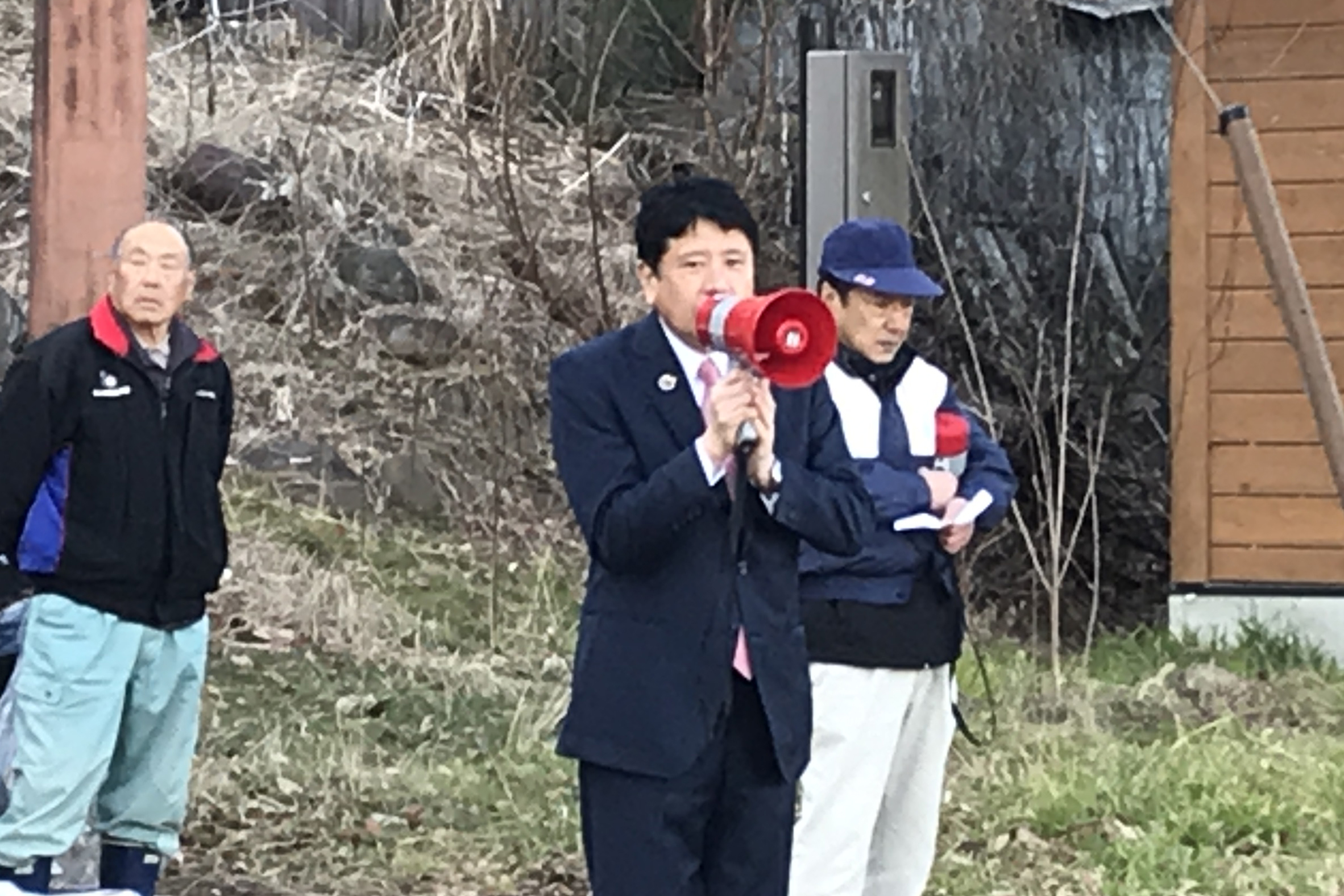 千代田湖畔清掃活動の写真1