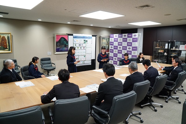 次世代甲府大使認定式（山梨英和高校自然科学部）の写真3