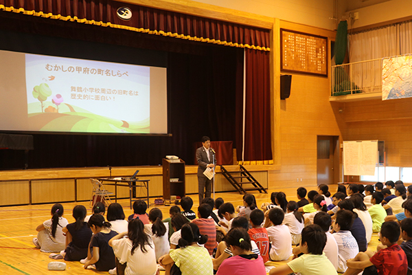 こうふ開府500年記念事業春日地区歴史探訪事前学習会の写真1