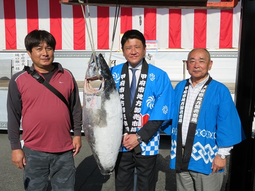 甲府市地方卸売市場「消費者感謝デー」の写真1