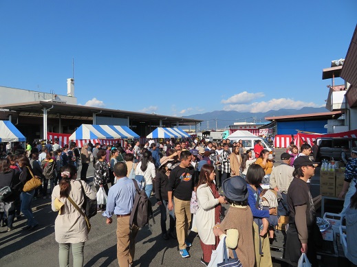 甲府市地方卸売市場「消費者感謝デー」の写真3