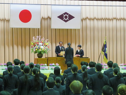 甲府市立甲府商業高等学校第117回卒業証書授与式の写真1