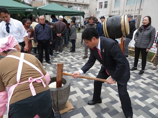 山梨大学甲府国際交流会館留学生と岩窪自治会との交流会の写真3