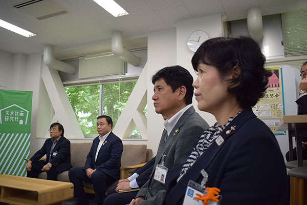 内閣府特命担当大臣地方創生規制改革の甲府市訪問の写真2