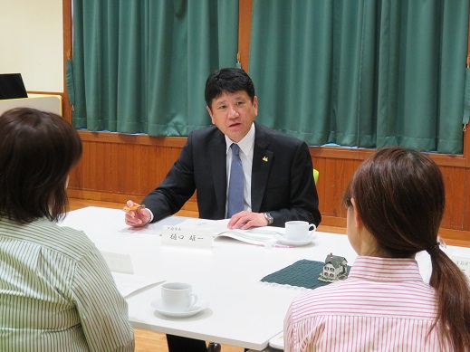 市内で働く女性と甲府市長による意見交換会の写真3