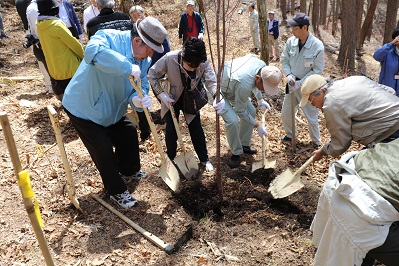 第9回山梨県人会連合会水源林植樹会の写真4