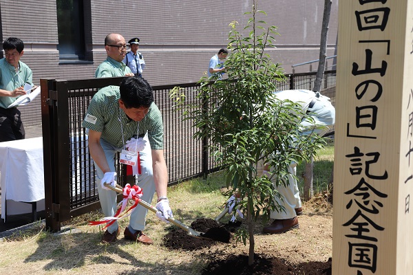 第4回山の日記念全国大会yamanashi記念式典及び植樹の写真4