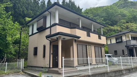 F号館外観