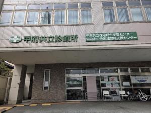 中央包括2