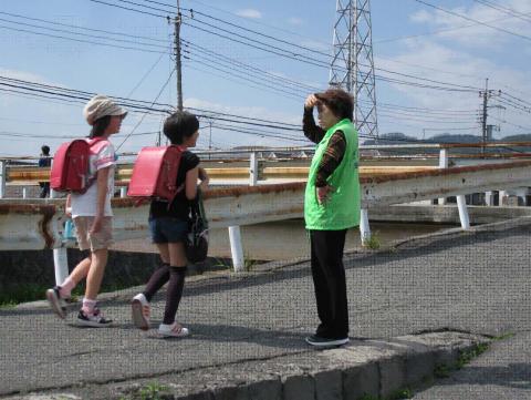 穴切・安全みまもり隊の様子