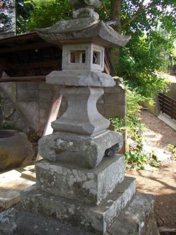 八雲神社の石灯篭