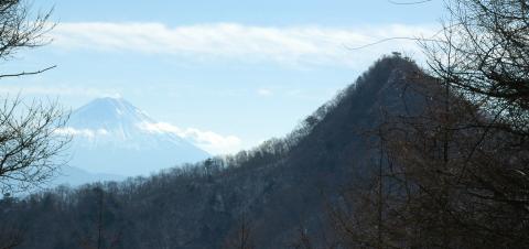 黒富士峠から見た富士山（左）と黒富士（右）