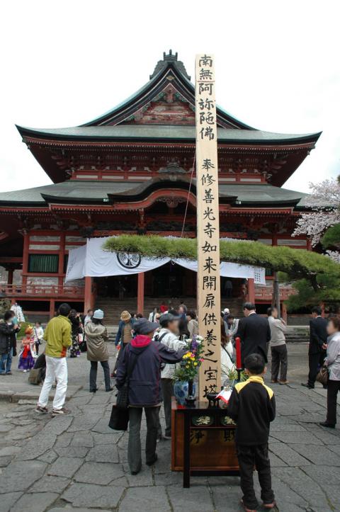 甲斐善光寺の回向柱