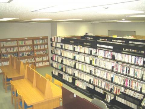 ゆうき公民館の図書室の室内の画像